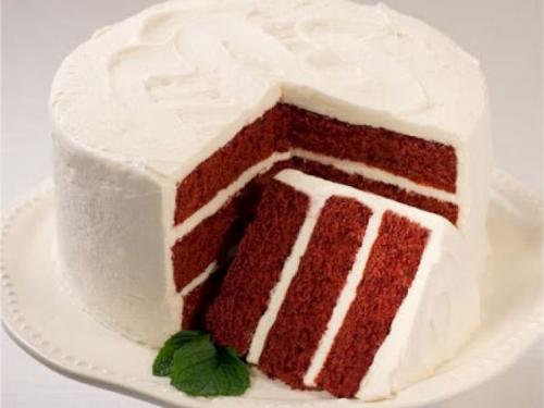 Ha vendégeket hívunk, készítsünk meleg színű tortát, mint amilyen a vörös bársonytorta